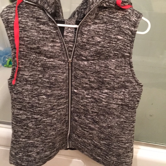 NWT Miss Chievous soft thick vest hood zip  L - Picture 2 of 8